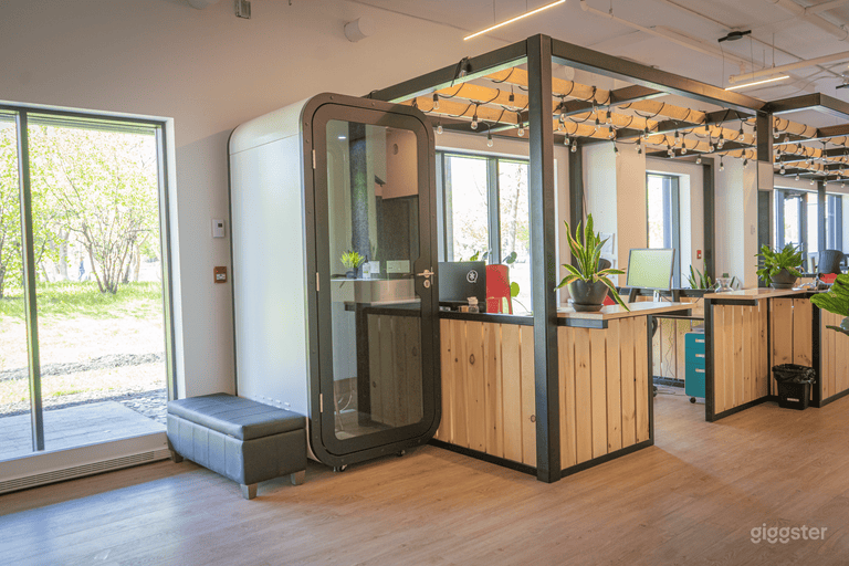  Assigned Desks in 24/7 Montreal Coworking Space 