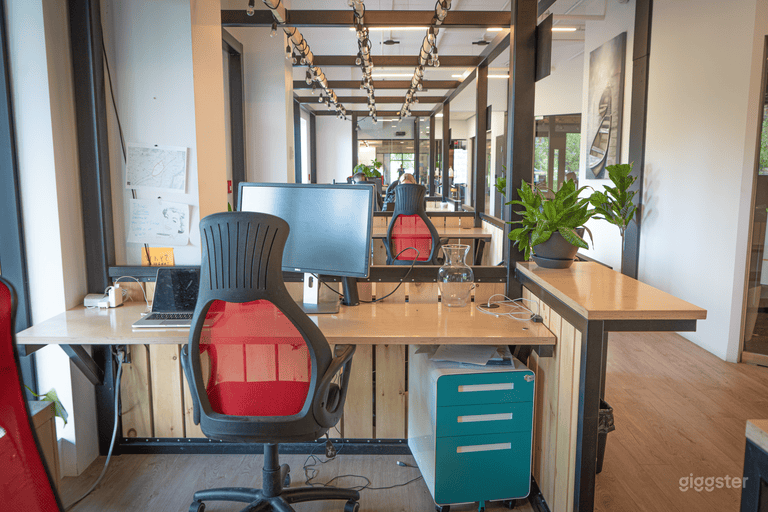  Assigned Desks in 24/7 Montreal Coworking Space 