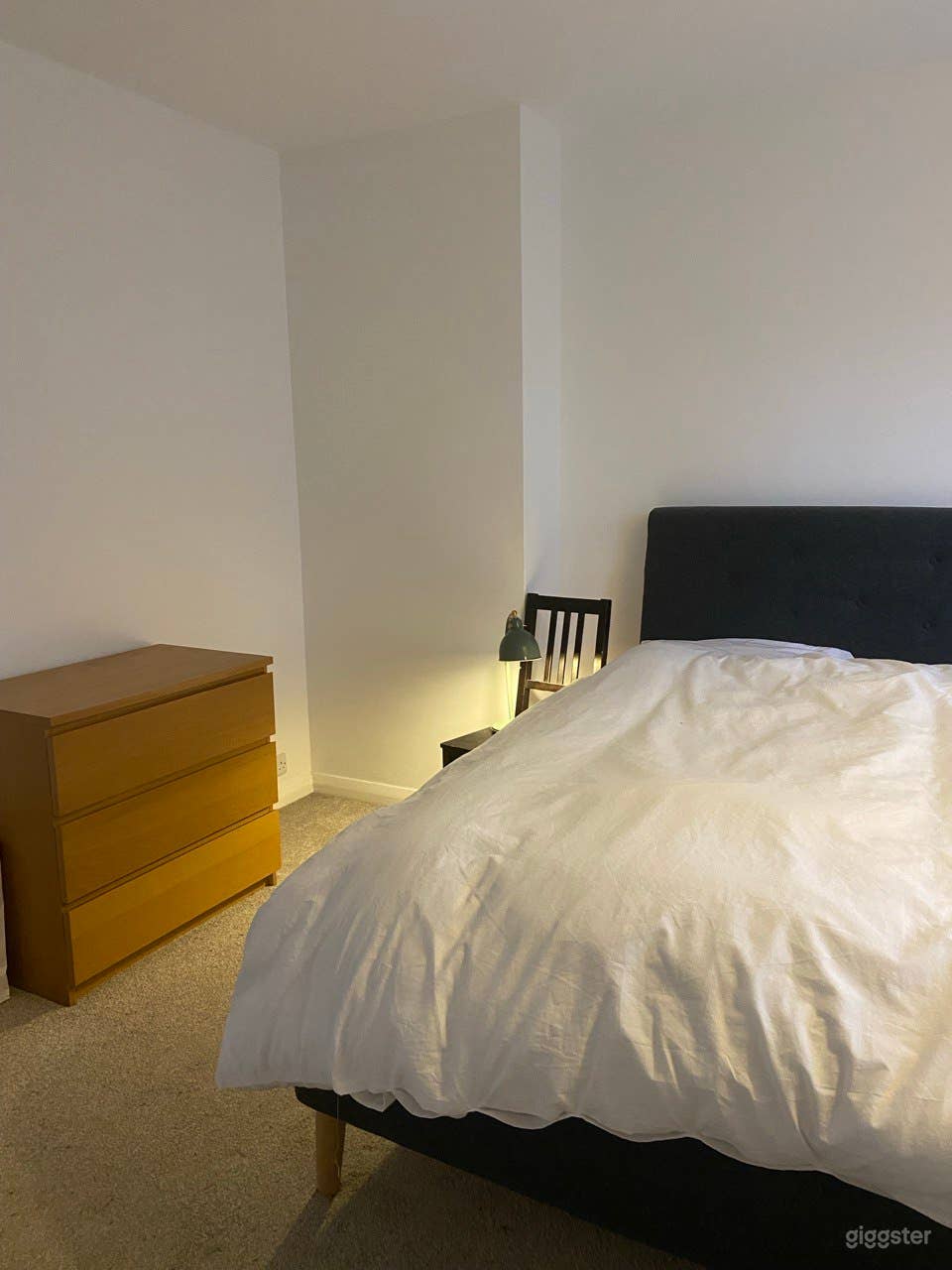 Production-Friendly 2-Bedroom Flat with Balcony Photo 4