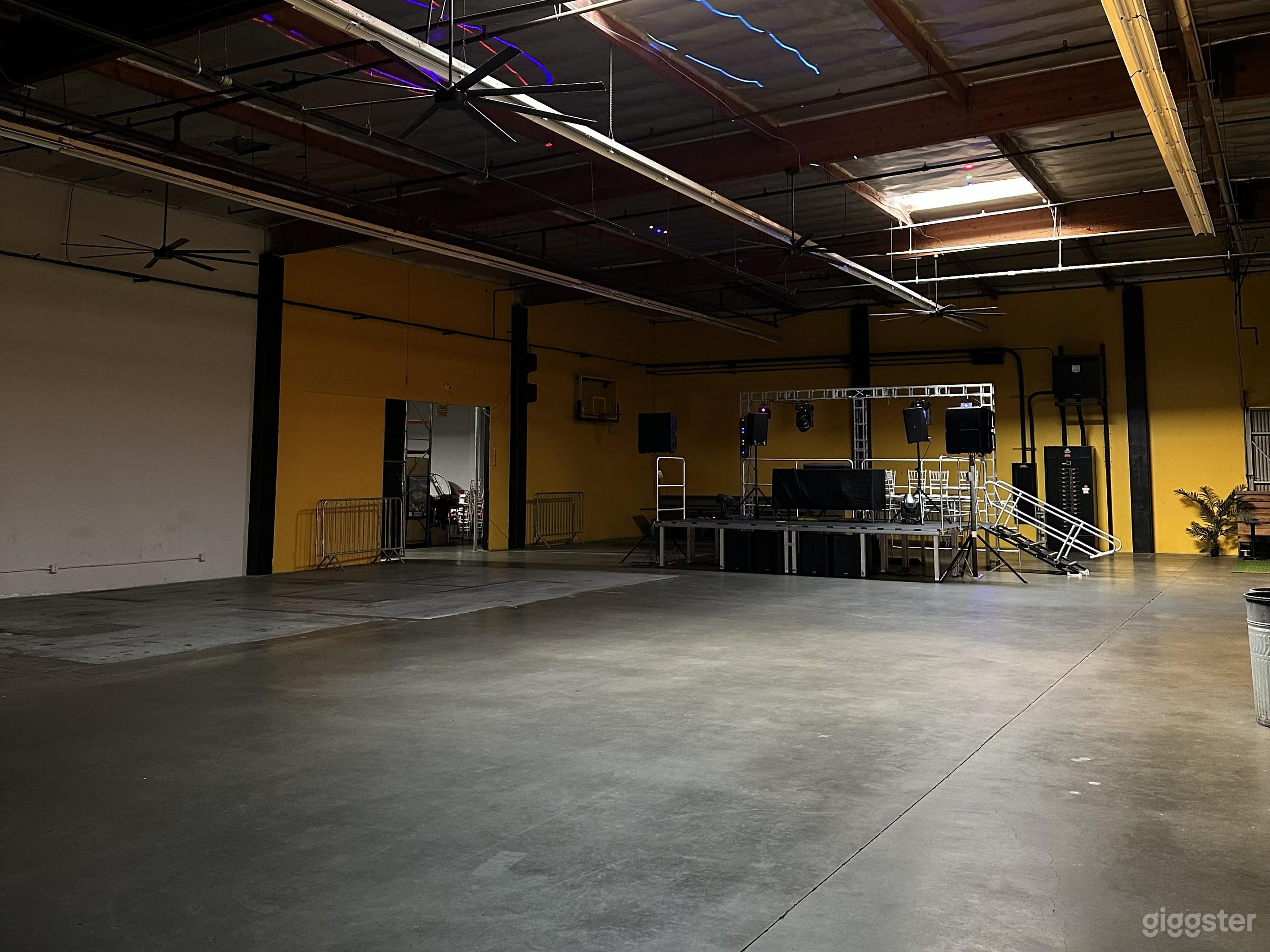 Industrial Indoor Warehouse For Concerts, Sports, Raves Photo 1