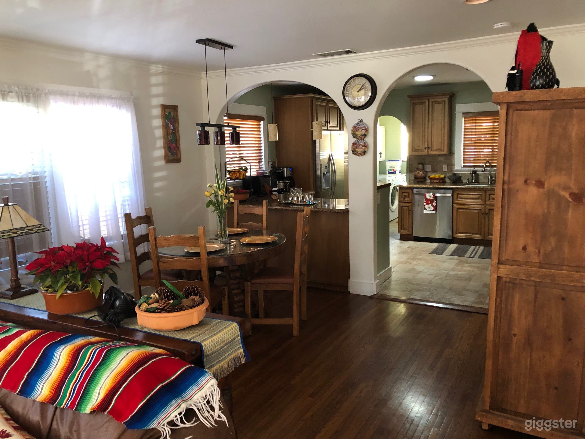 Private Spanish Style home in Long Beach Photo 3