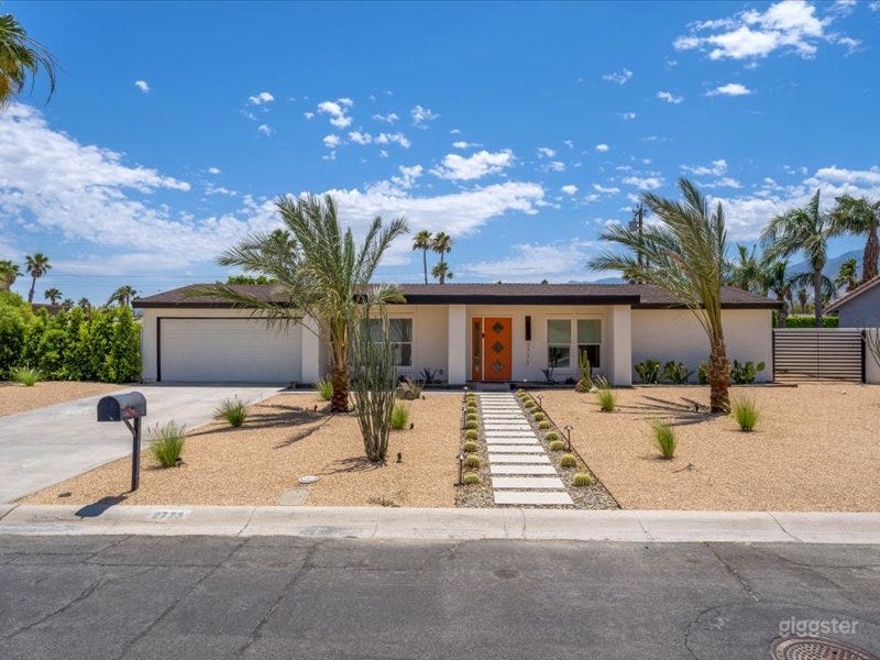 Mid century, modern with fire pit in the pool Photo 3