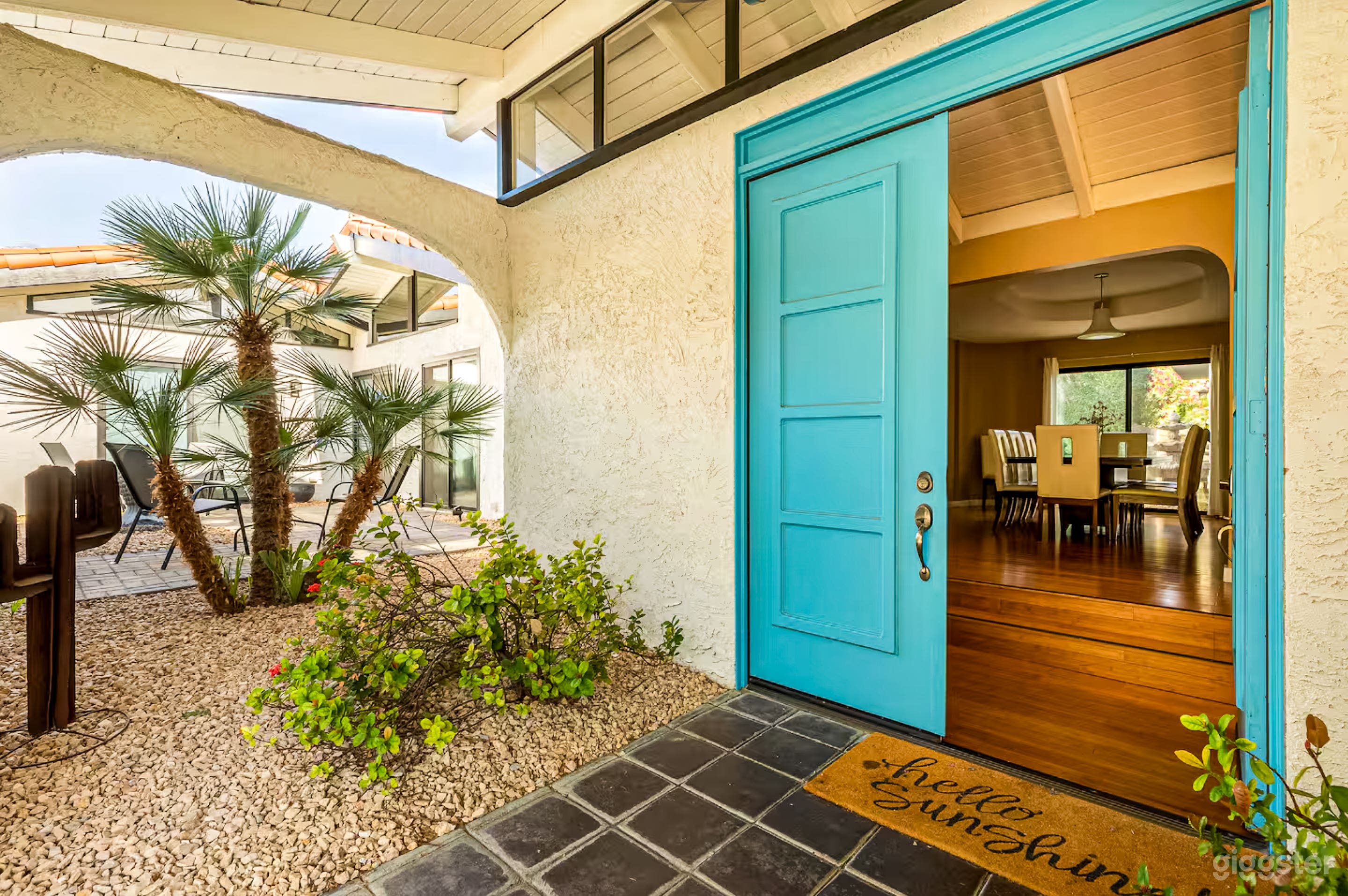 Spacious Light-Filled Home Ideal for Photo &amp; Video Photo 3