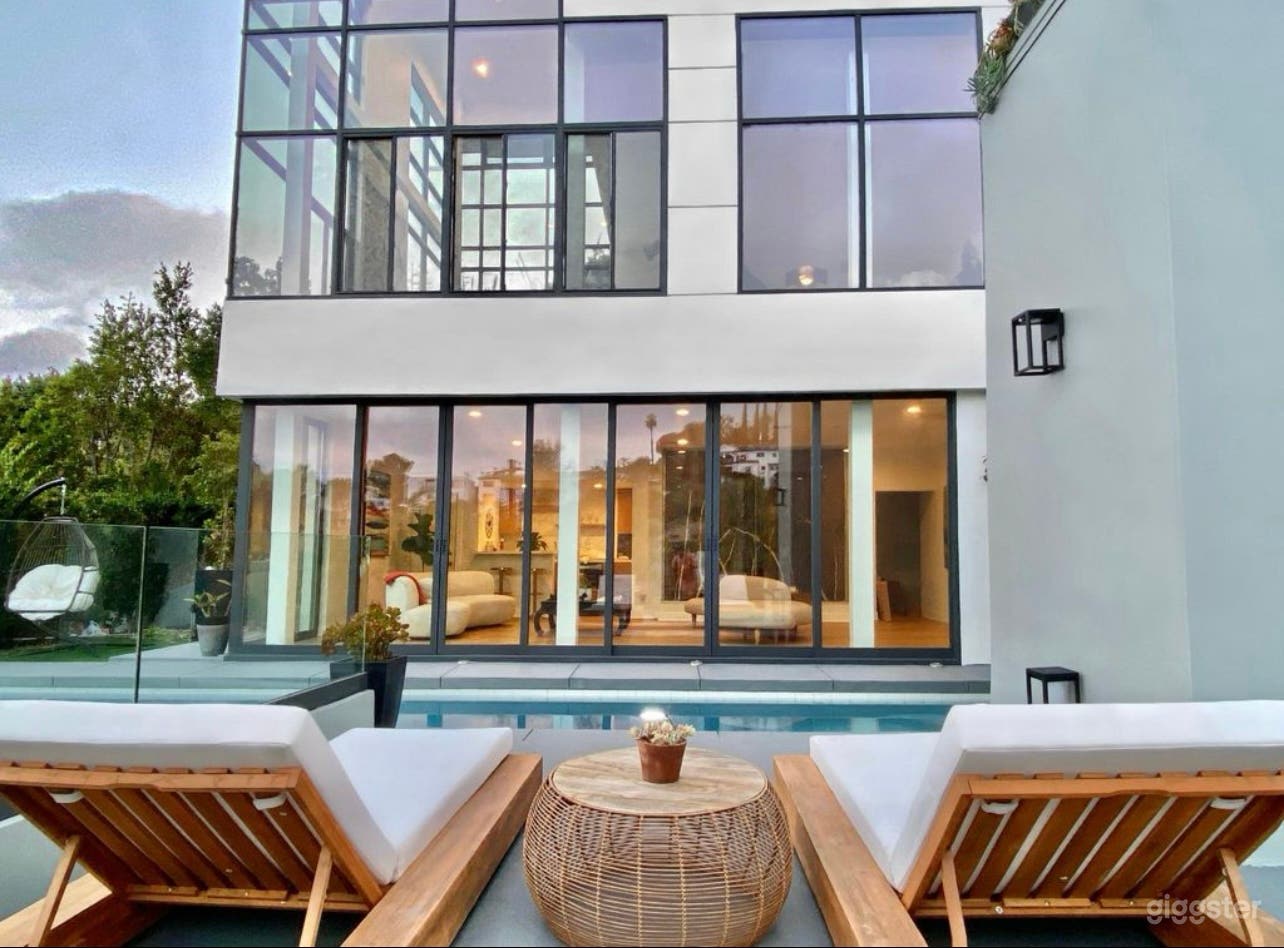 Hollywood Hills Glass House Photo 3