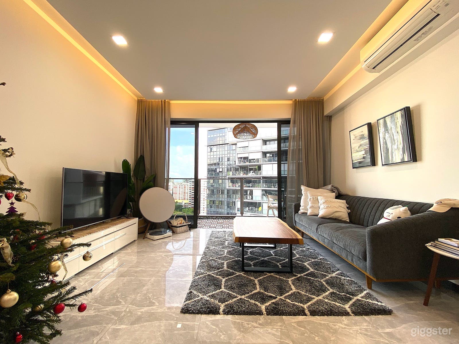 Clean space | Bachelor pad Photo 1