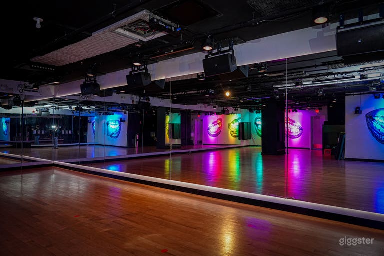  Large NYC Dance Studio w/ Light Show & DJ Setup 