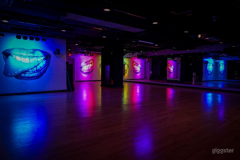  Large NYC Dance Studio w/ Light Show & DJ Setup 