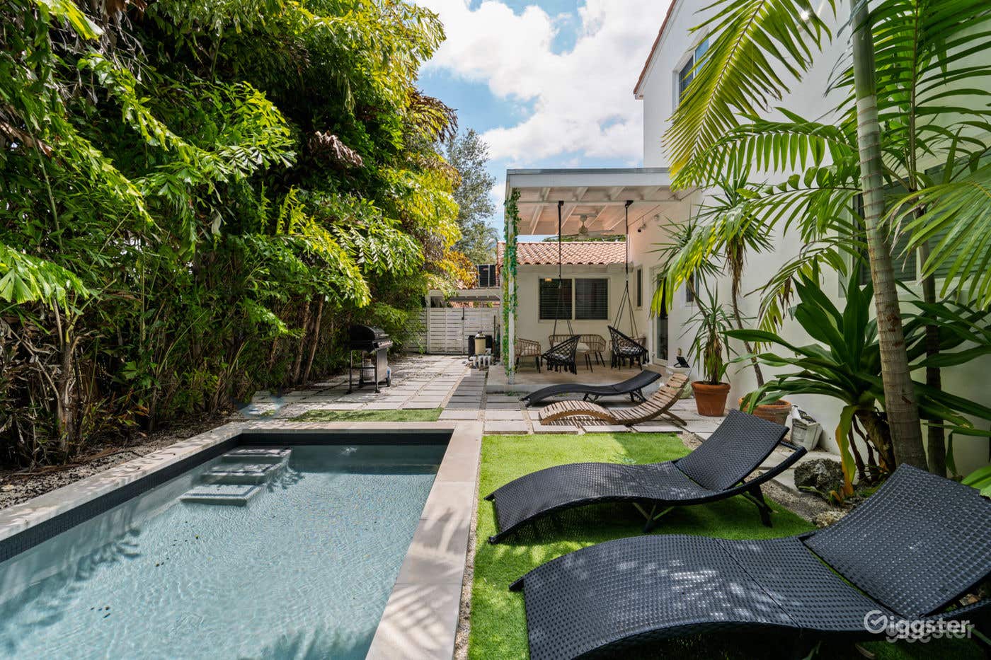 ELEGANT VILLA CARRERA: MIAMI'S GEM WITH URBAN/POOL Photo 1