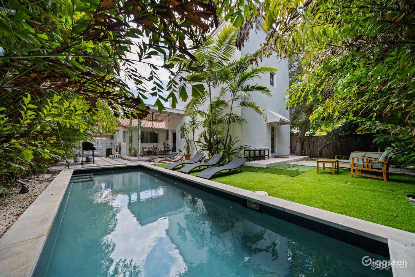 ELEGANT VILLA CARRERA: MIAMI'S GEM WITH URBAN/POOL Photo 4