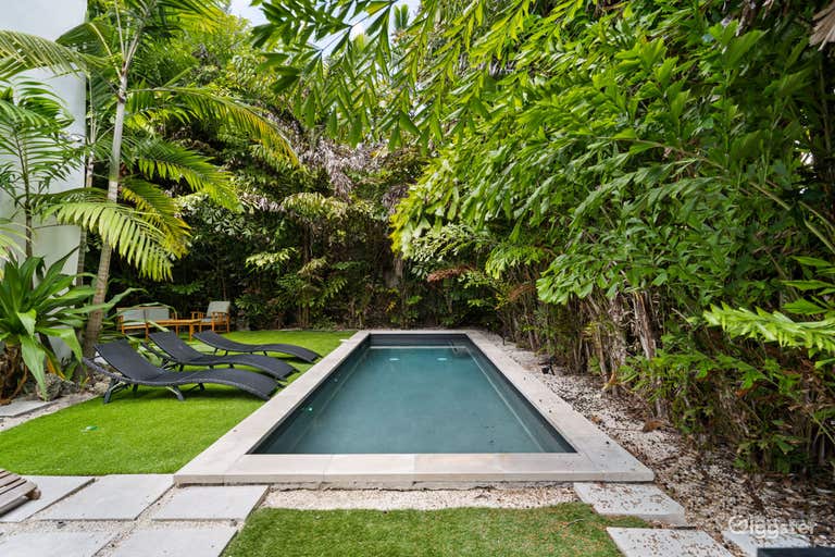  ELEGANT VILLA CARRERA: MIAMI'S GEM WITH URBAN/POOL 