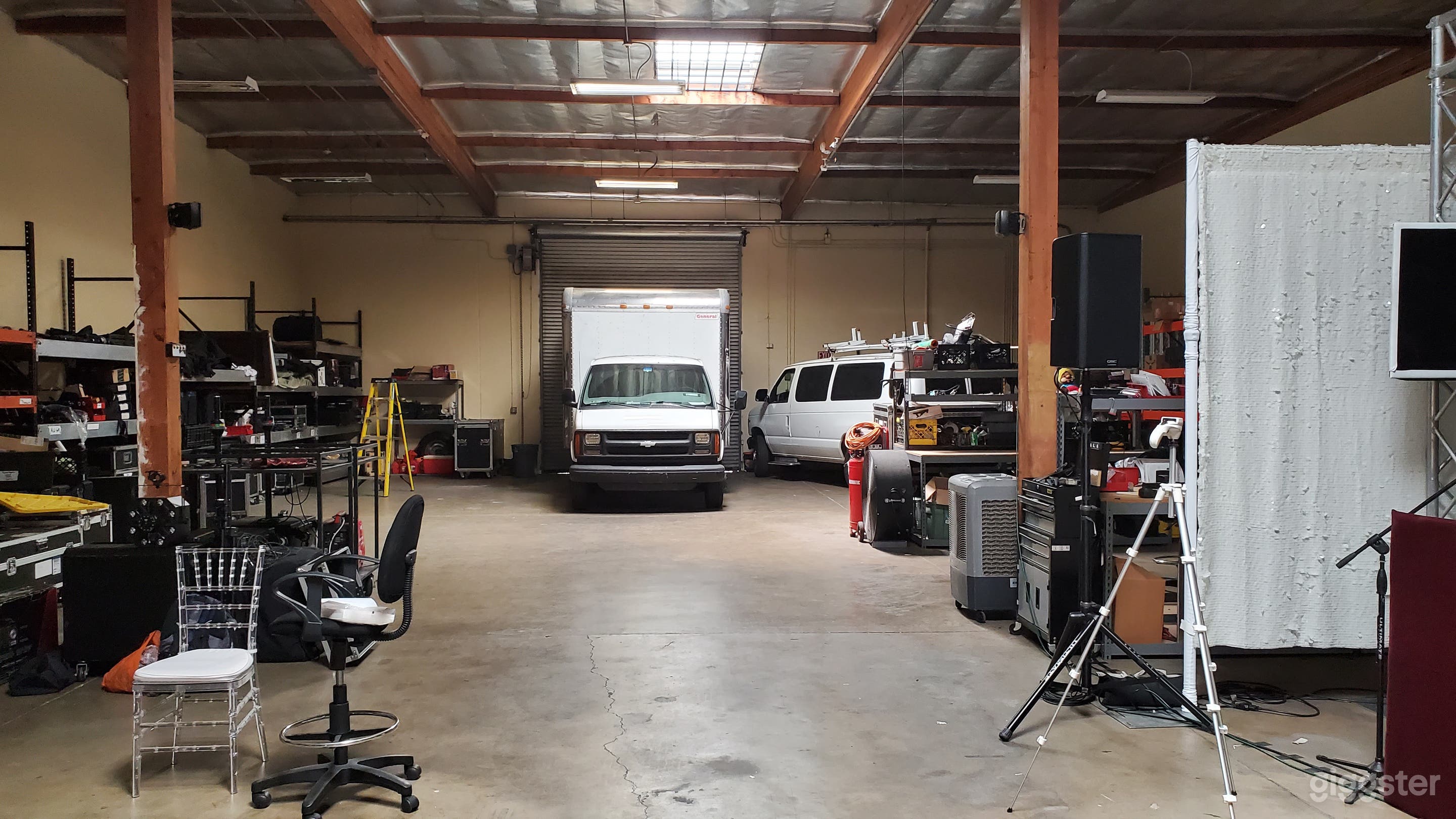 Industrial warehouse great for shoots, dance videos, tik tok, podcasts, youtube vlogs. 