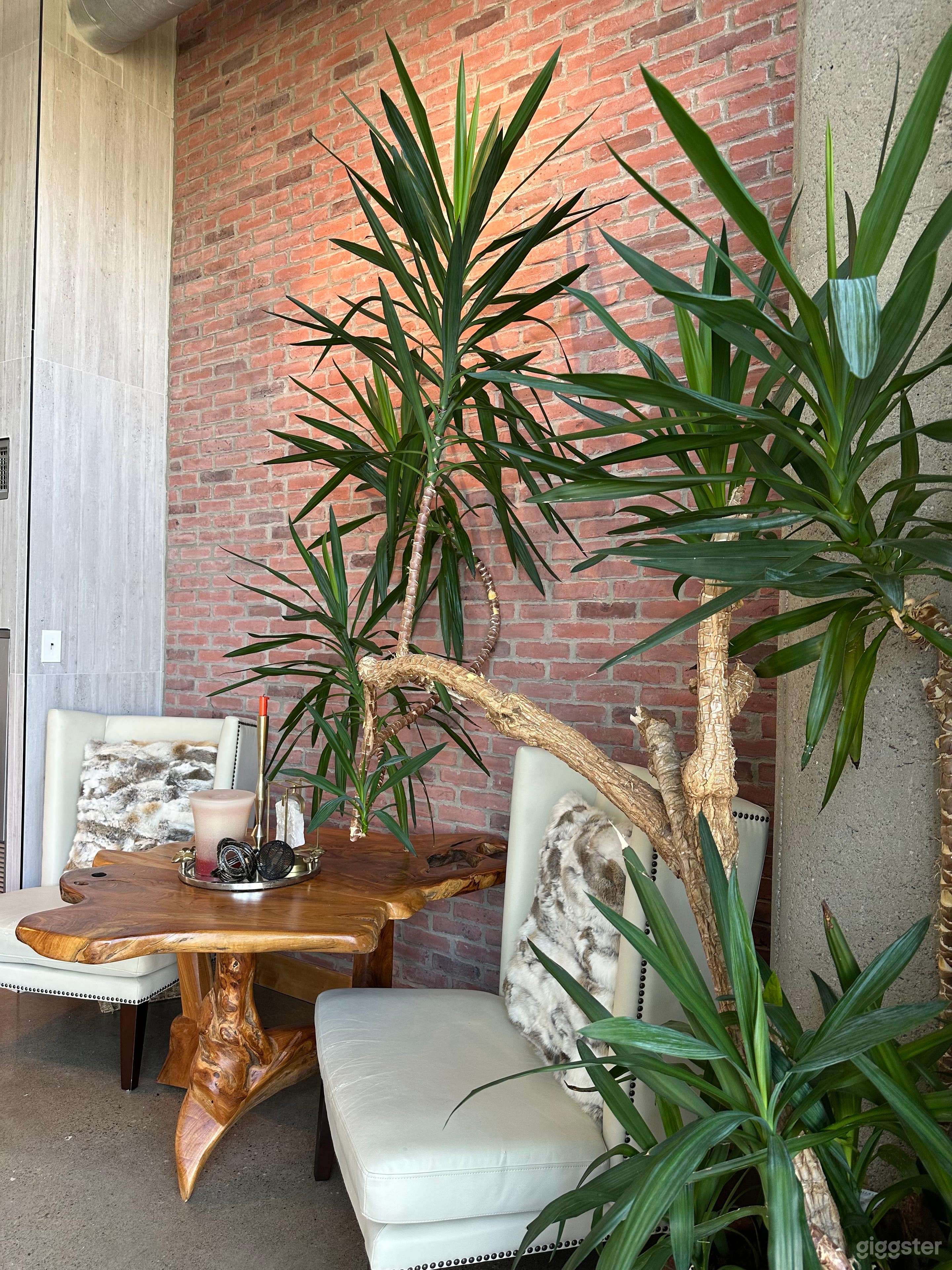 Downtown Toronto Designer Loft – Industrial Elegance Photo 2