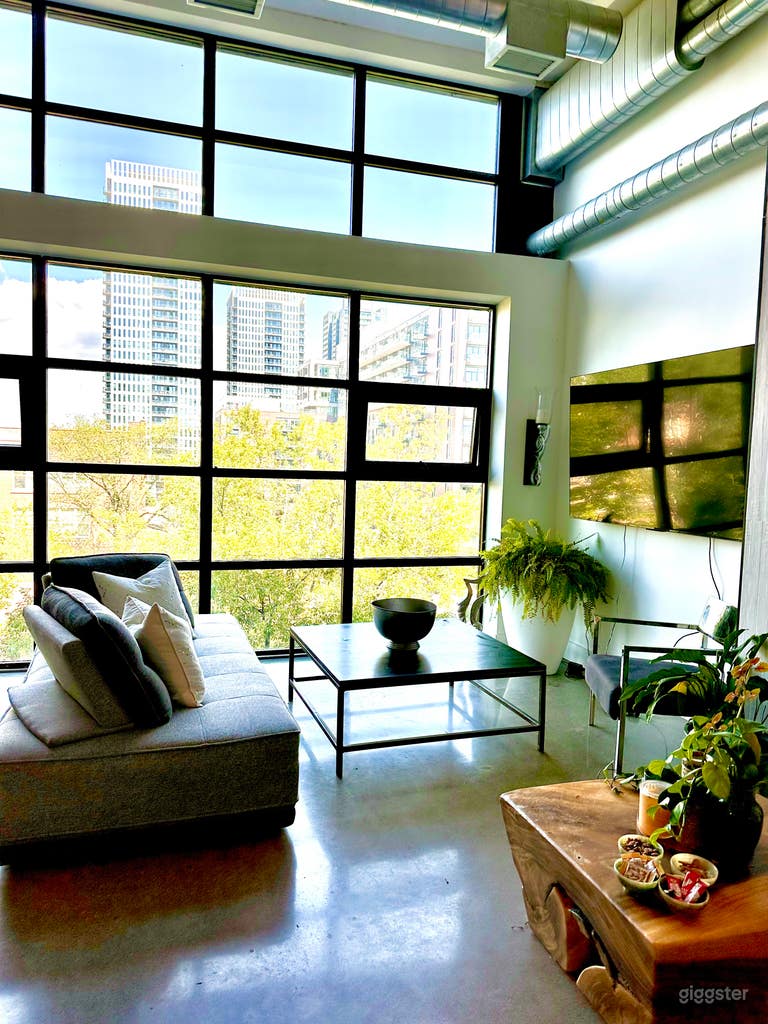  Downtown Toronto Designer Loft – Industrial Elegance 