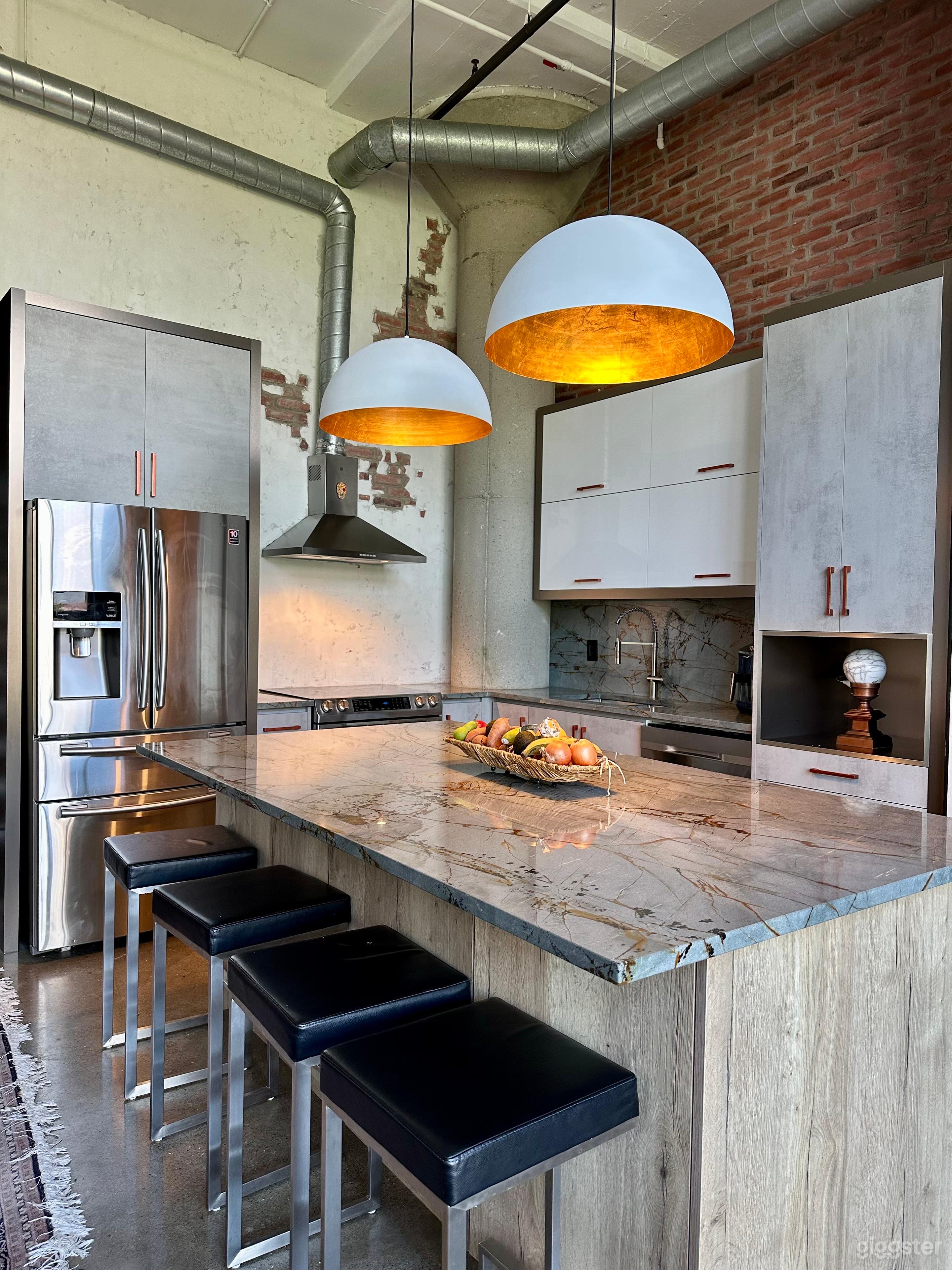 Downtown Toronto Designer Loft – Industrial Elegance Photo 1