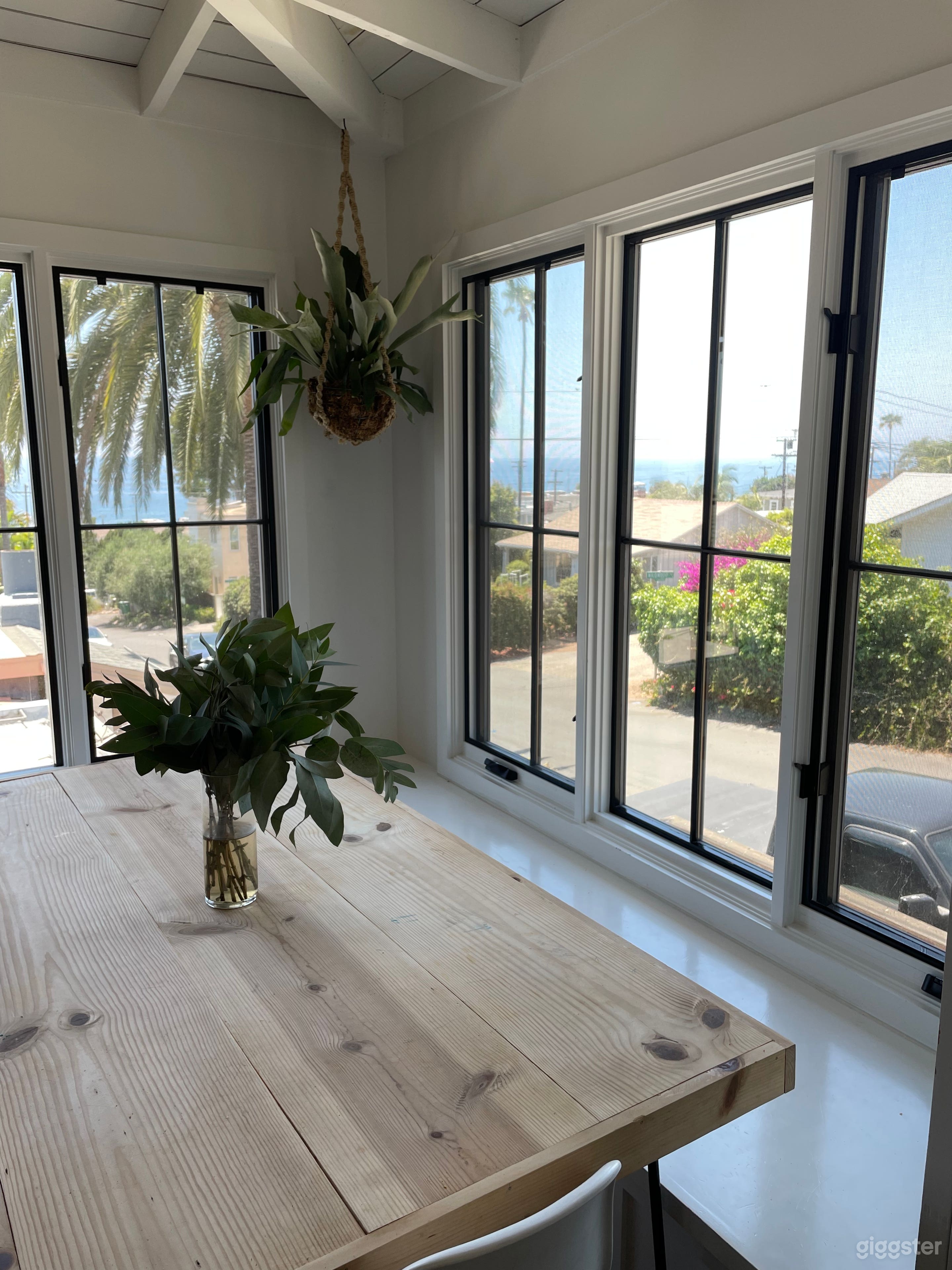Kitchen breakfast nook, large windows with Ocean View