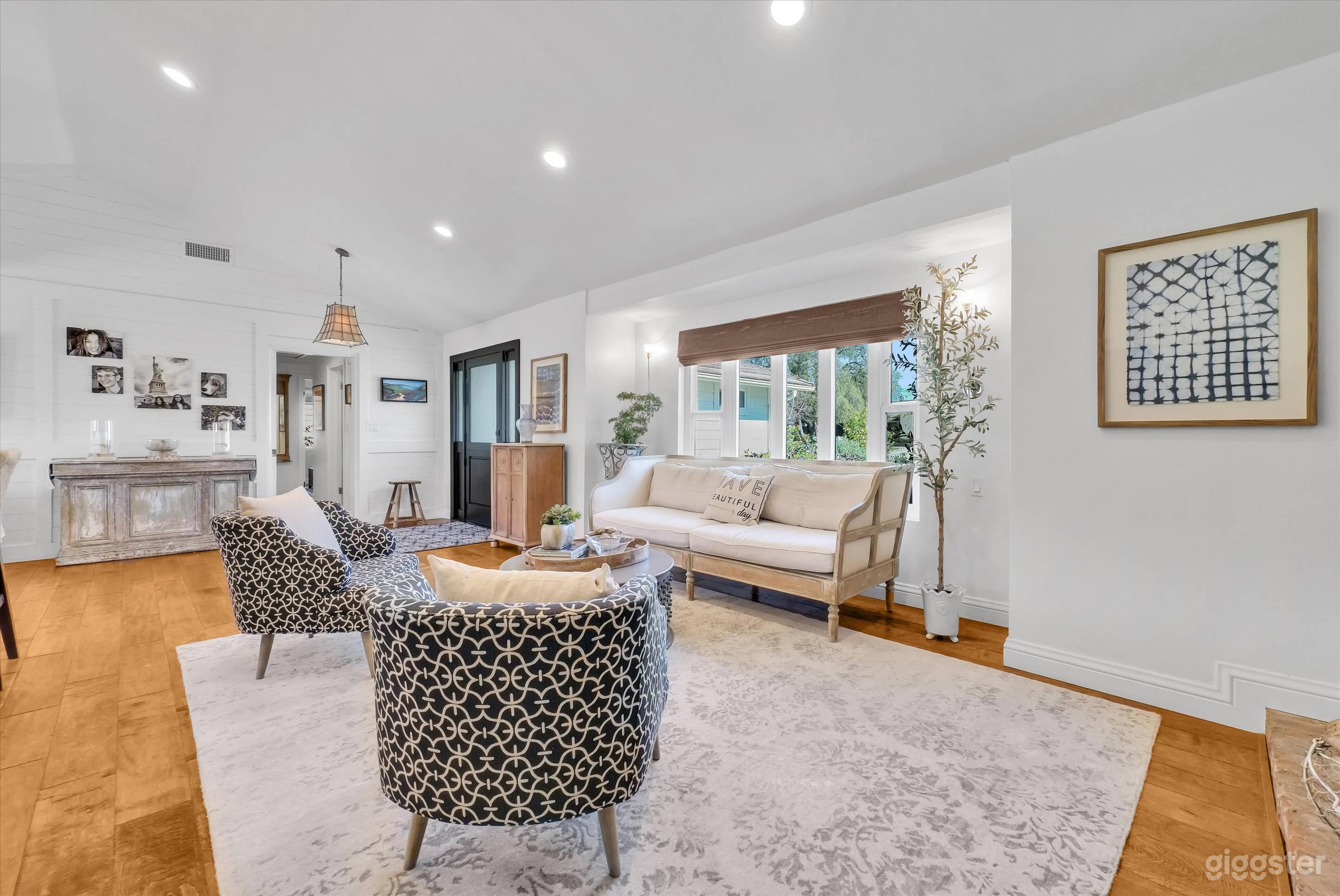 Cozy, Sunny, Spacious Remodeled North Tustin Photo 3