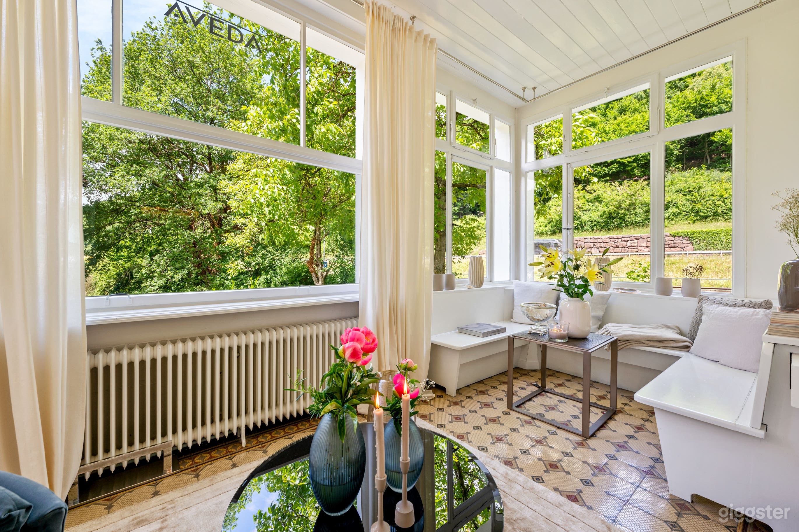 Hochwertig eingerichtete Altbau-Location Foto 4