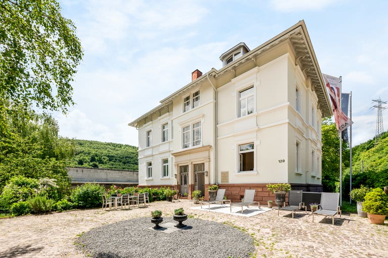  Hochwertig eingerichtete Altbau-Location 