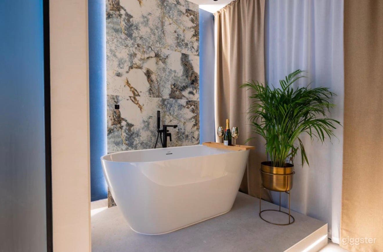 Luxury Designer Apartment with Freestanding Bathtub Photo 4