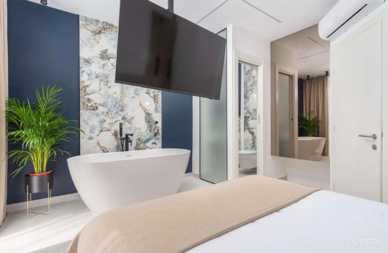 Luxury Designer Apartment with Freestanding Bathtub Photo 1