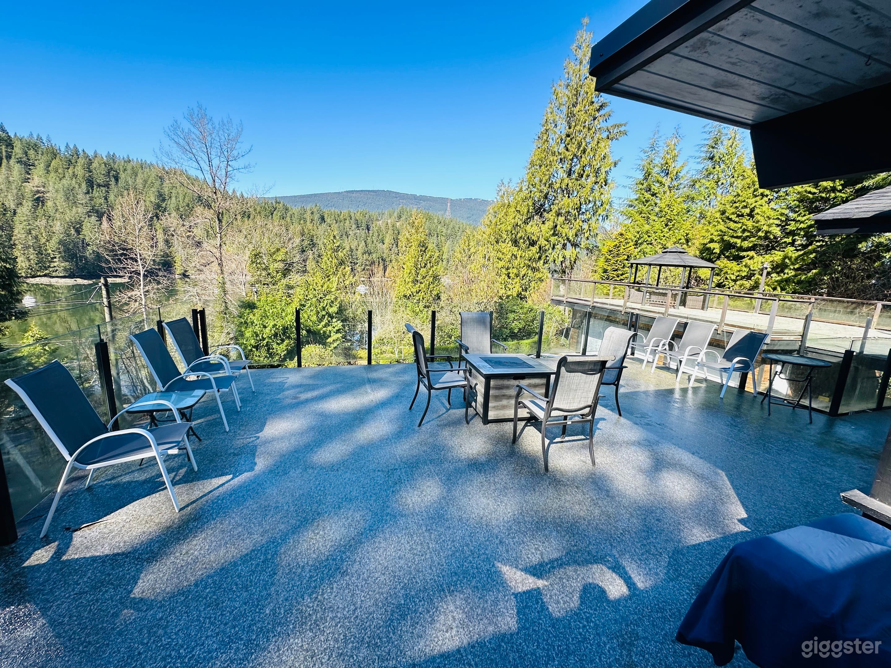 Waterfront View between the Ocean and Mountains Photo 4