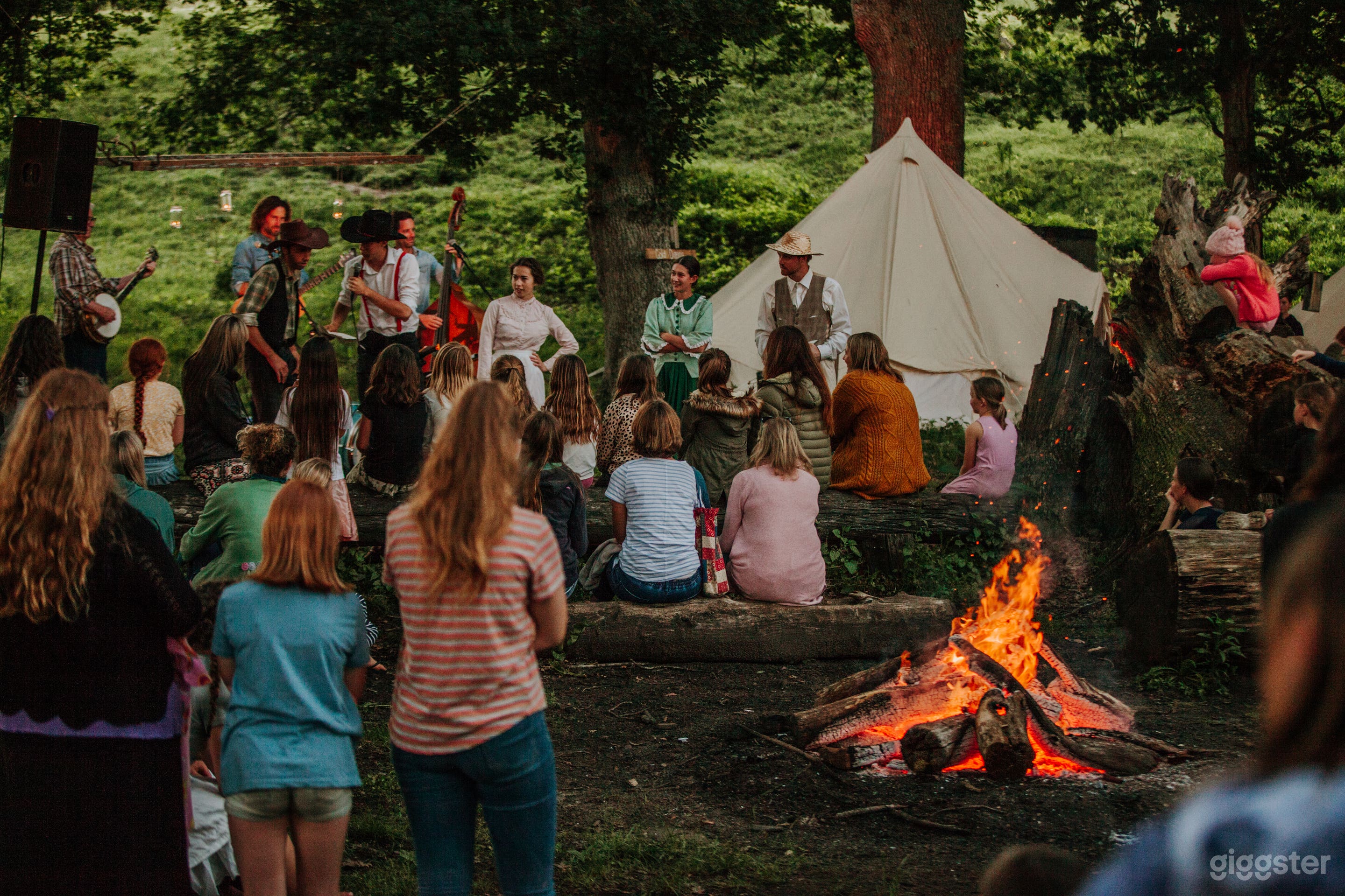 Rustic Camp setting on the Waikato river Photo 4