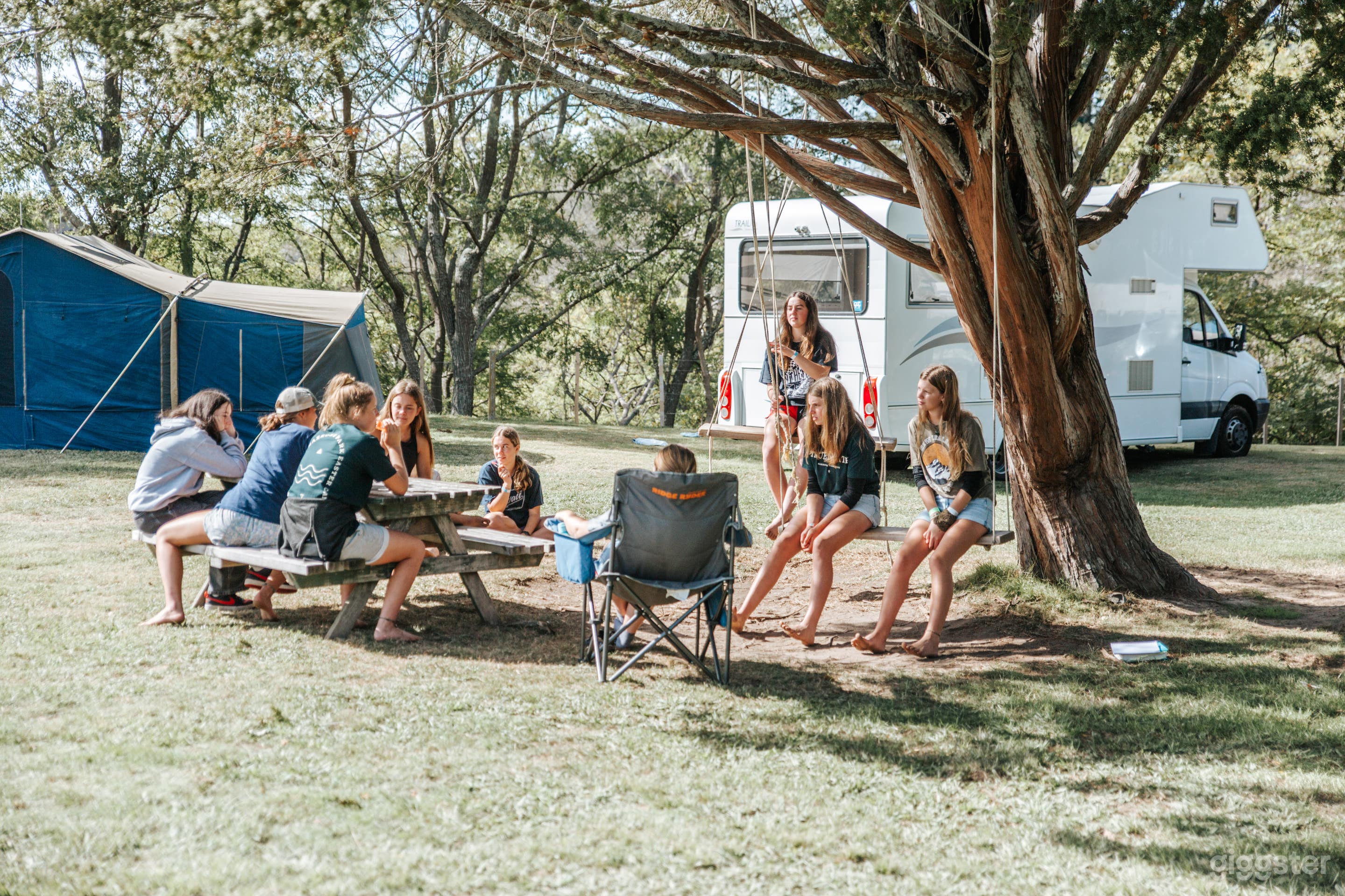Rustic Camp setting on the Waikato river Photo 2