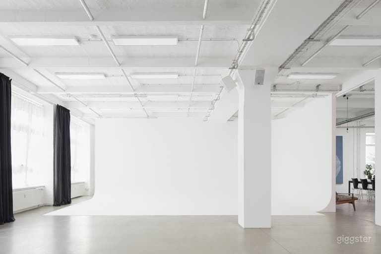  Main room with cyclorama 