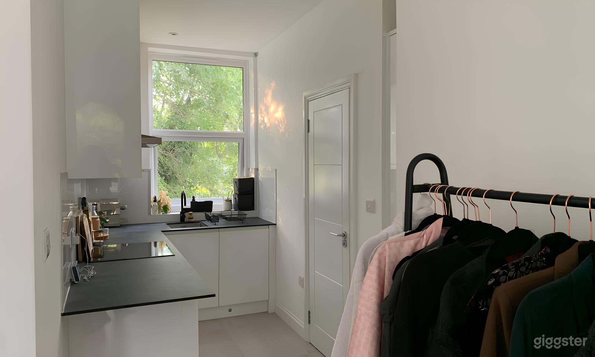 Bright White Studio Space Photo 4