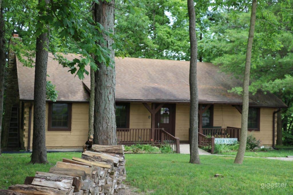 Rustic Family Retreat Lodge Photo 1