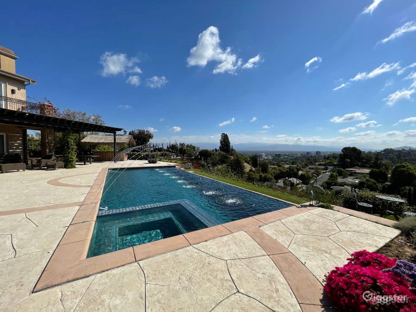 Mediterranean Style Mansion (Pool &amp; Outdoor Access) Photo 4