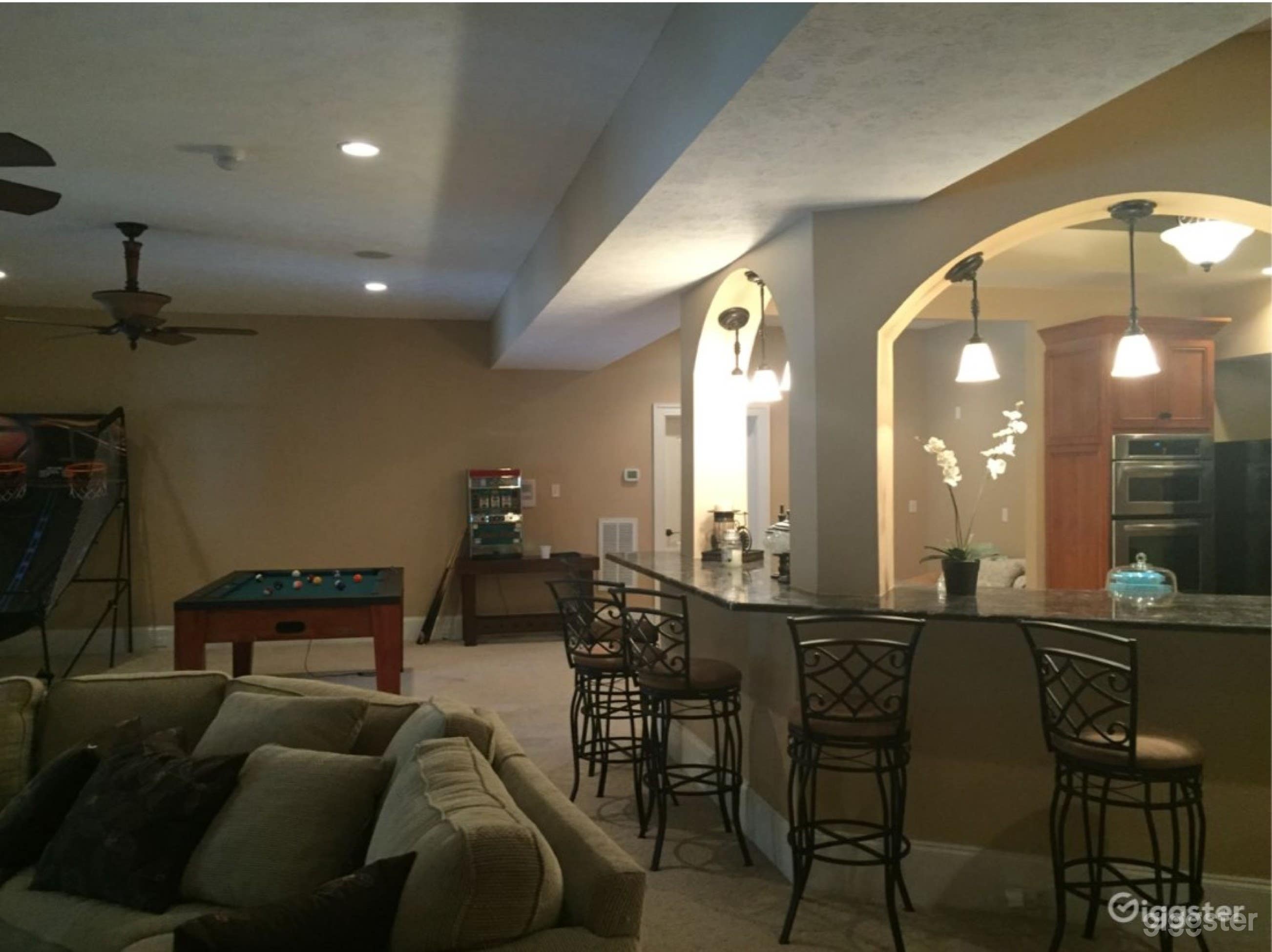  Exquisite Luxury Mansion Photo 4