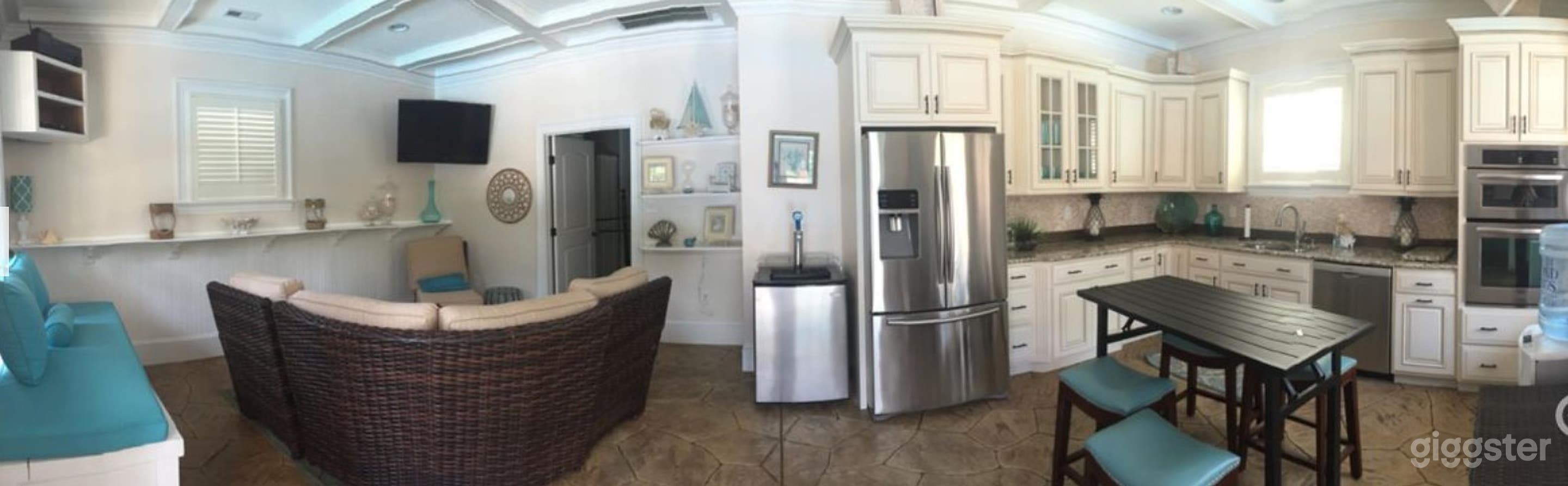  Exquisite Luxury Mansion Photo 3