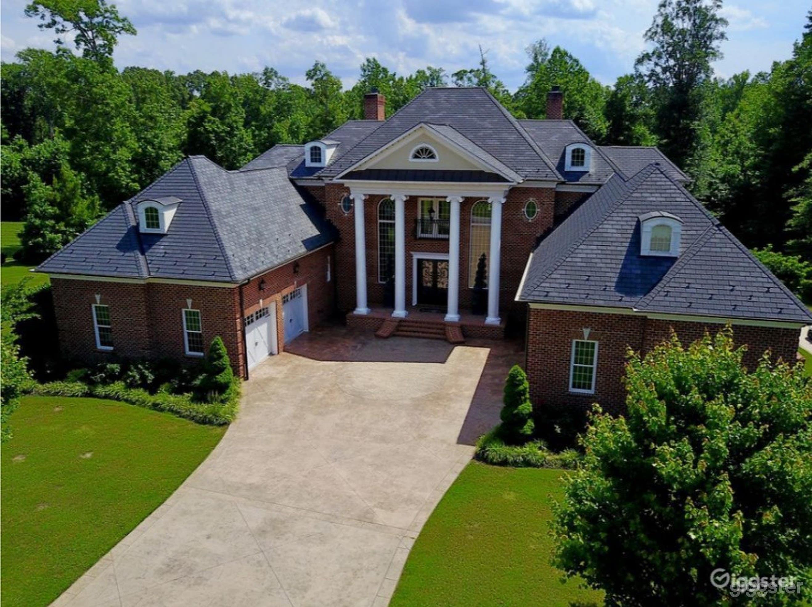  Exquisite Luxury Mansion Photo 1