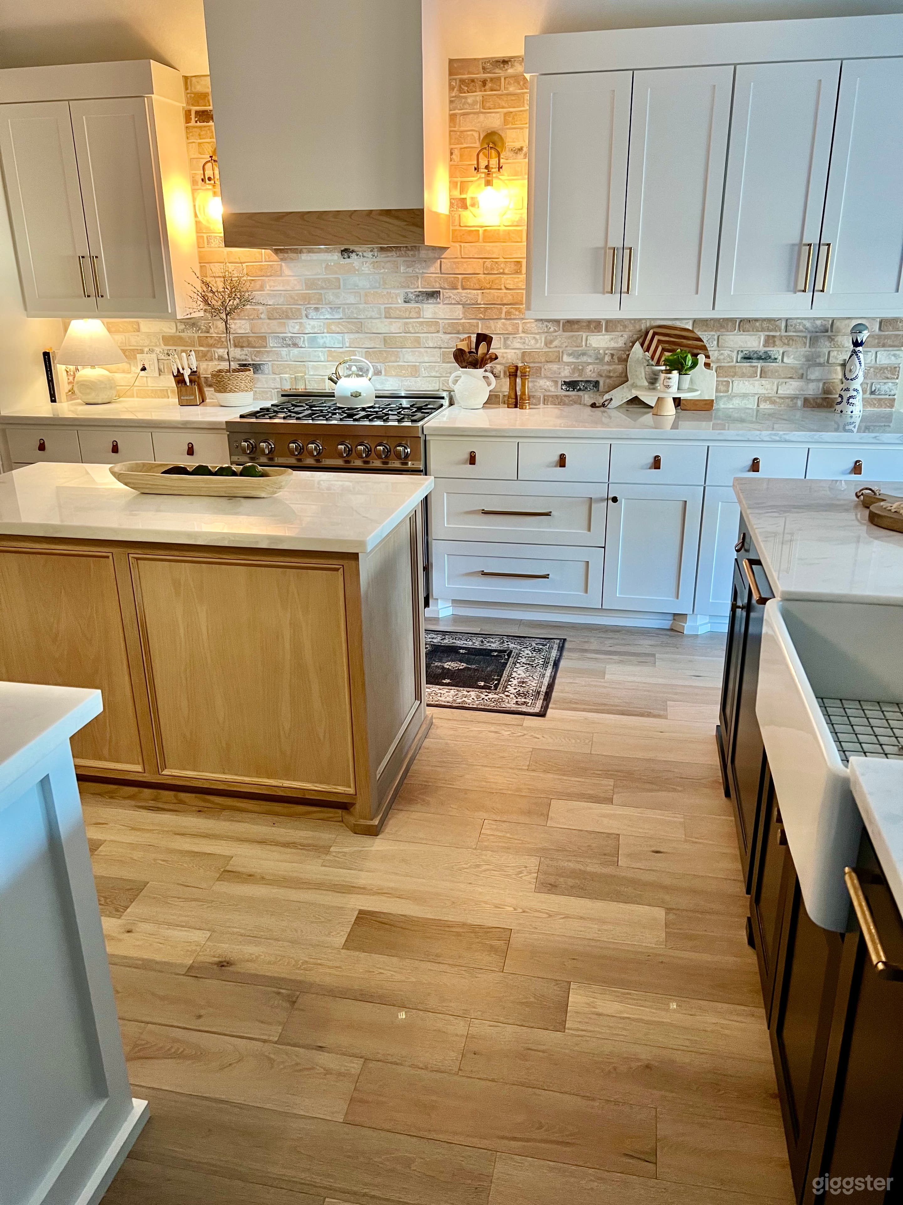 European Charm / Organic / Warm and Inviting Photo 2