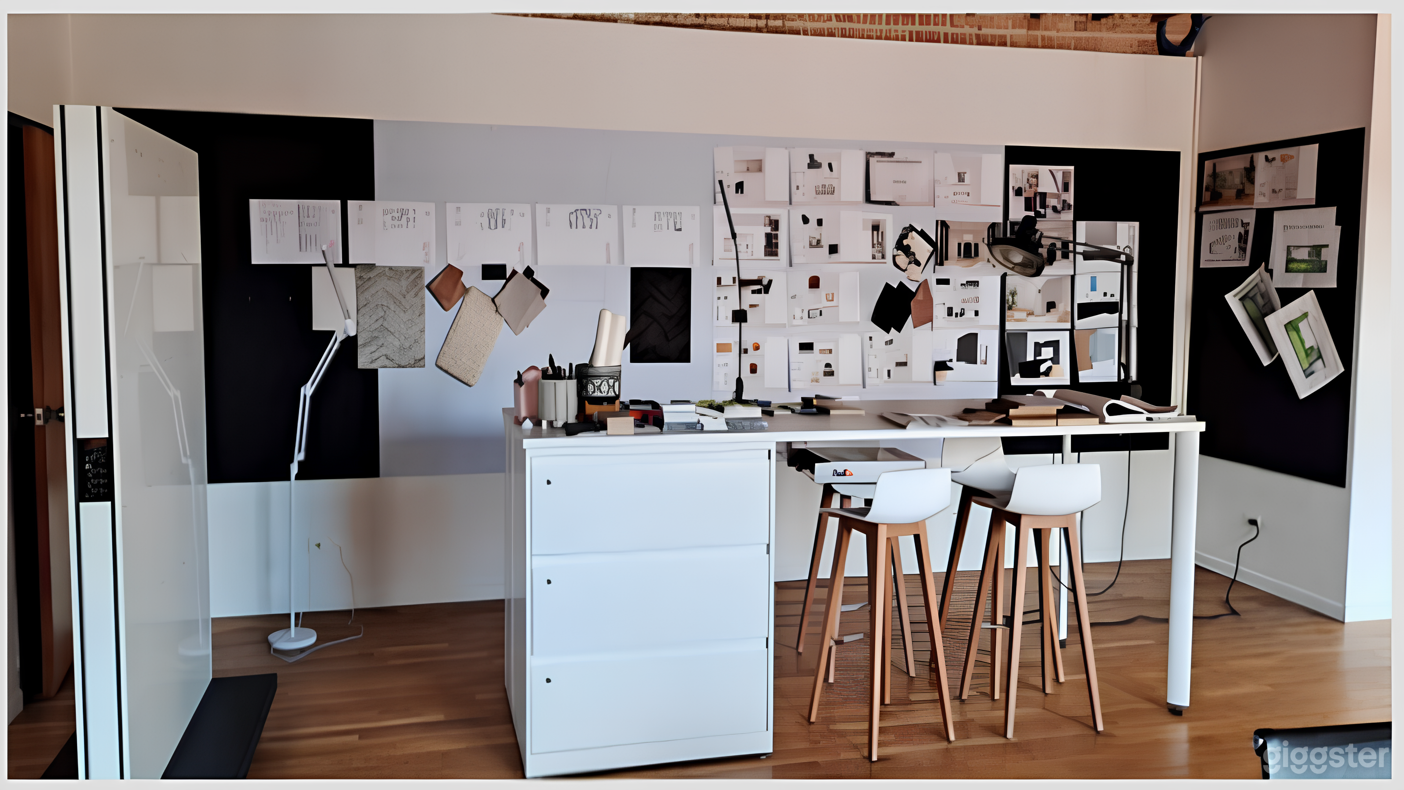 Collaborative pin-up space