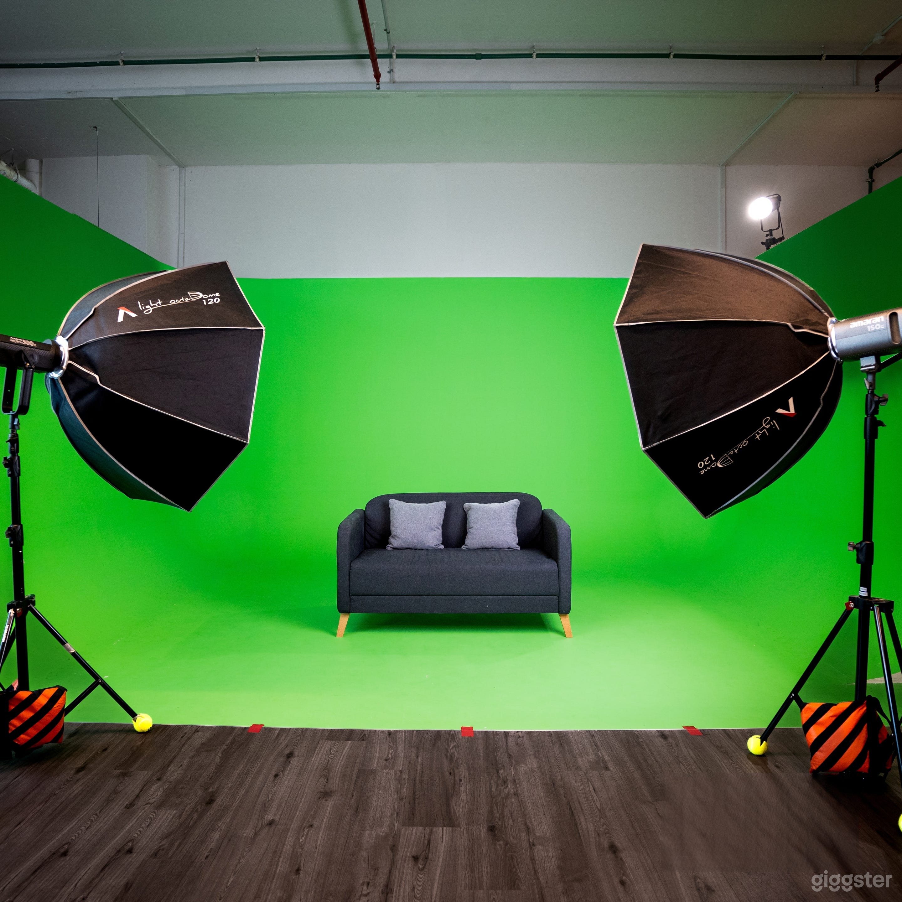 Cyclorama Green Screen Studio Photo 1