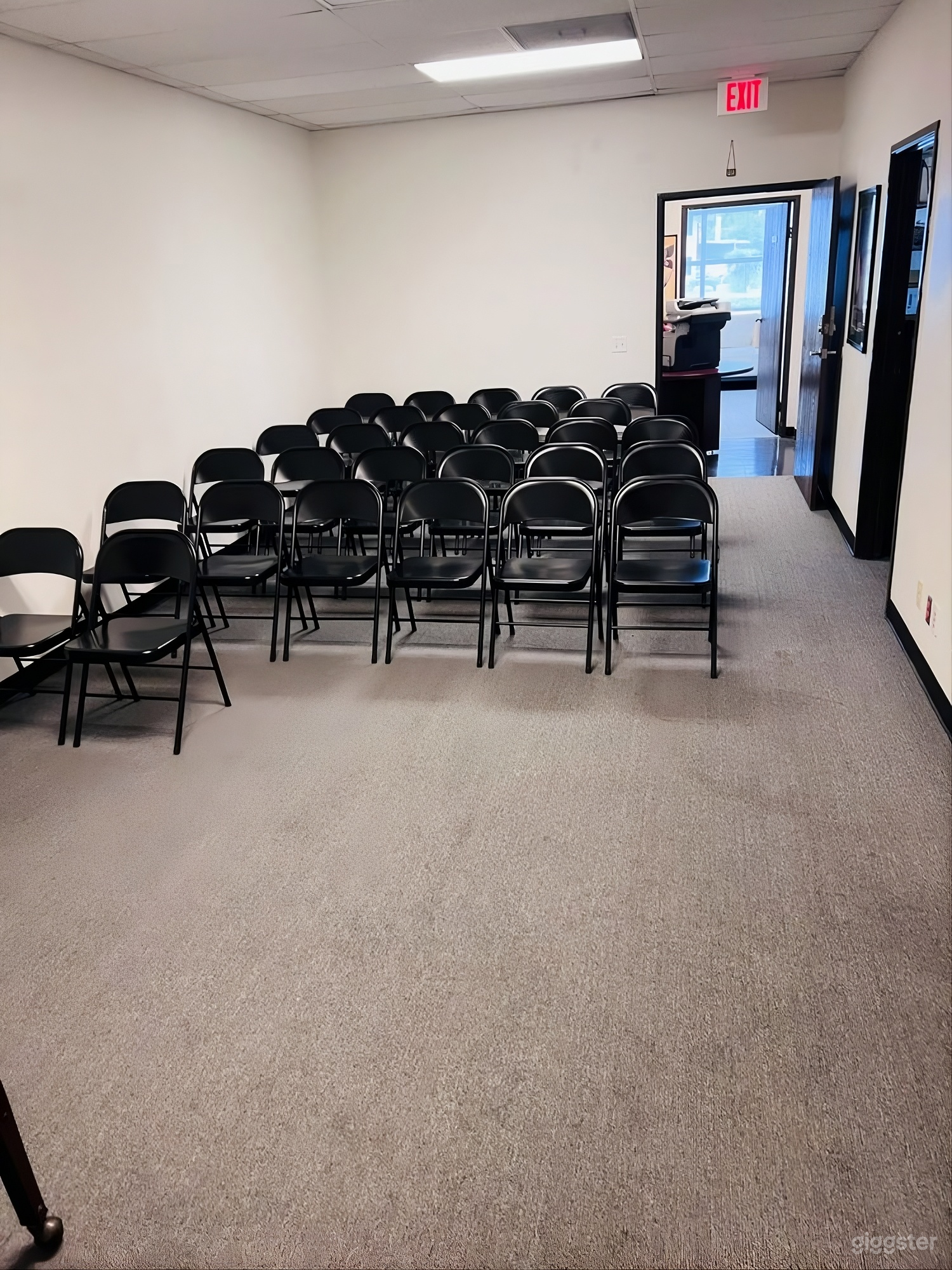 Modern Meeting Space for Classes, Workshops & Teams Photo 1