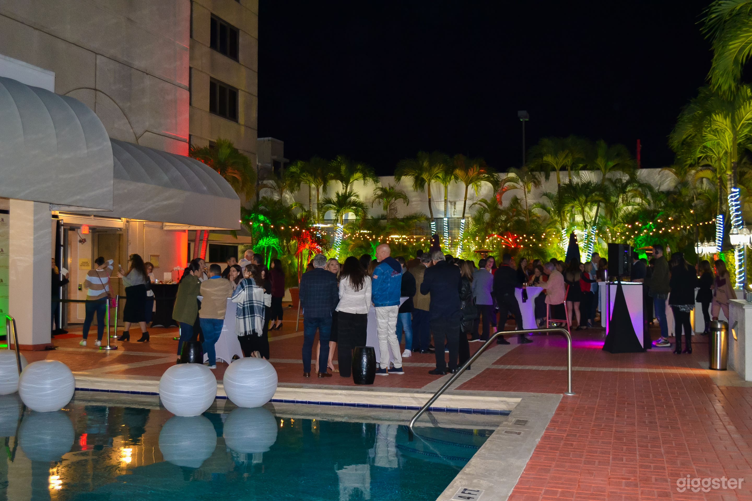 Elegant Poolside Event Terrace with Outdoor Dining Photo 4