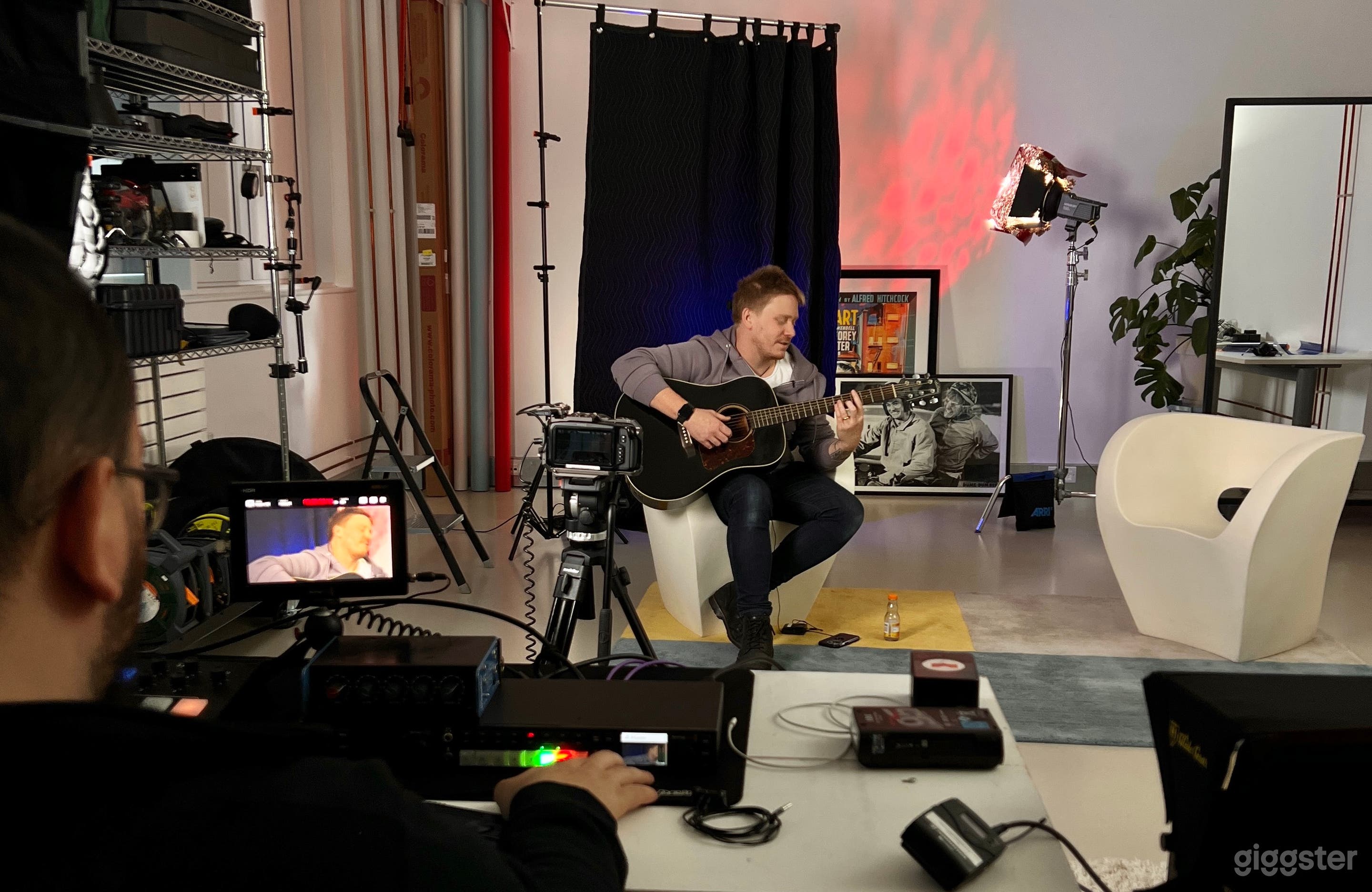 YouTuber VIDEO STUDIO at PODCAST STUDIO LONDON Photo 1