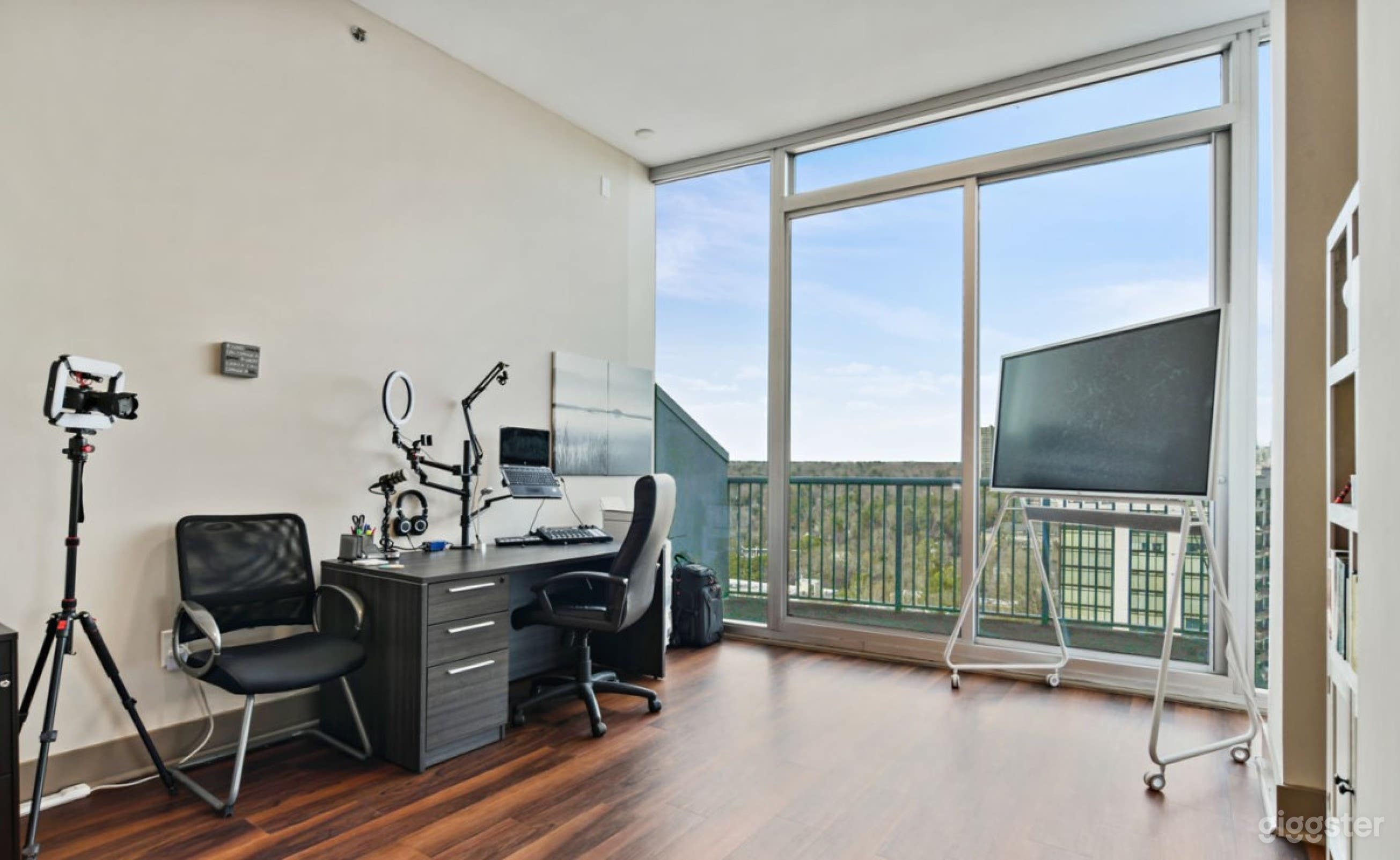 Recording And Podcast Studio In Atlanta Photo 4