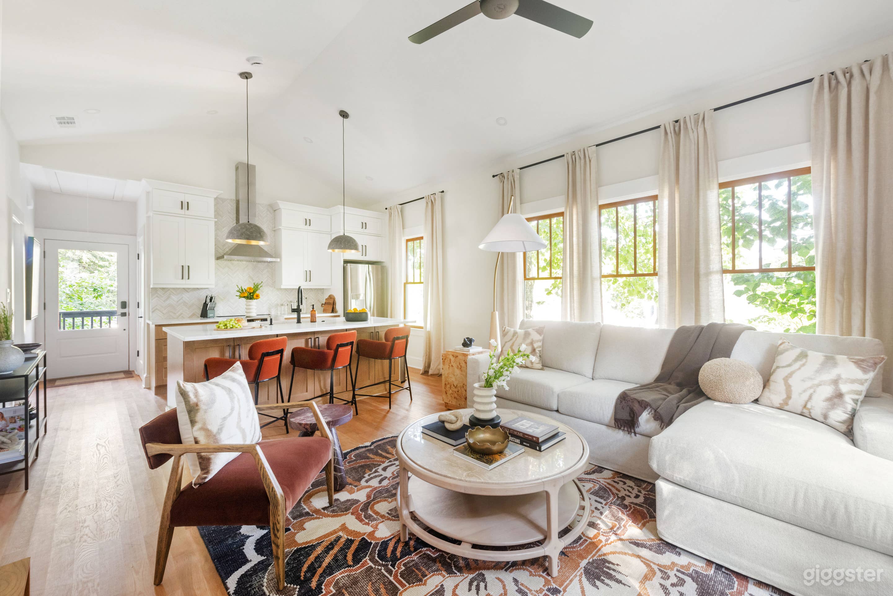 Elevated Escape: New Designer Hideaway Photo 4