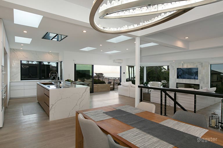  Large great room with lots of light and beach and ocean views 