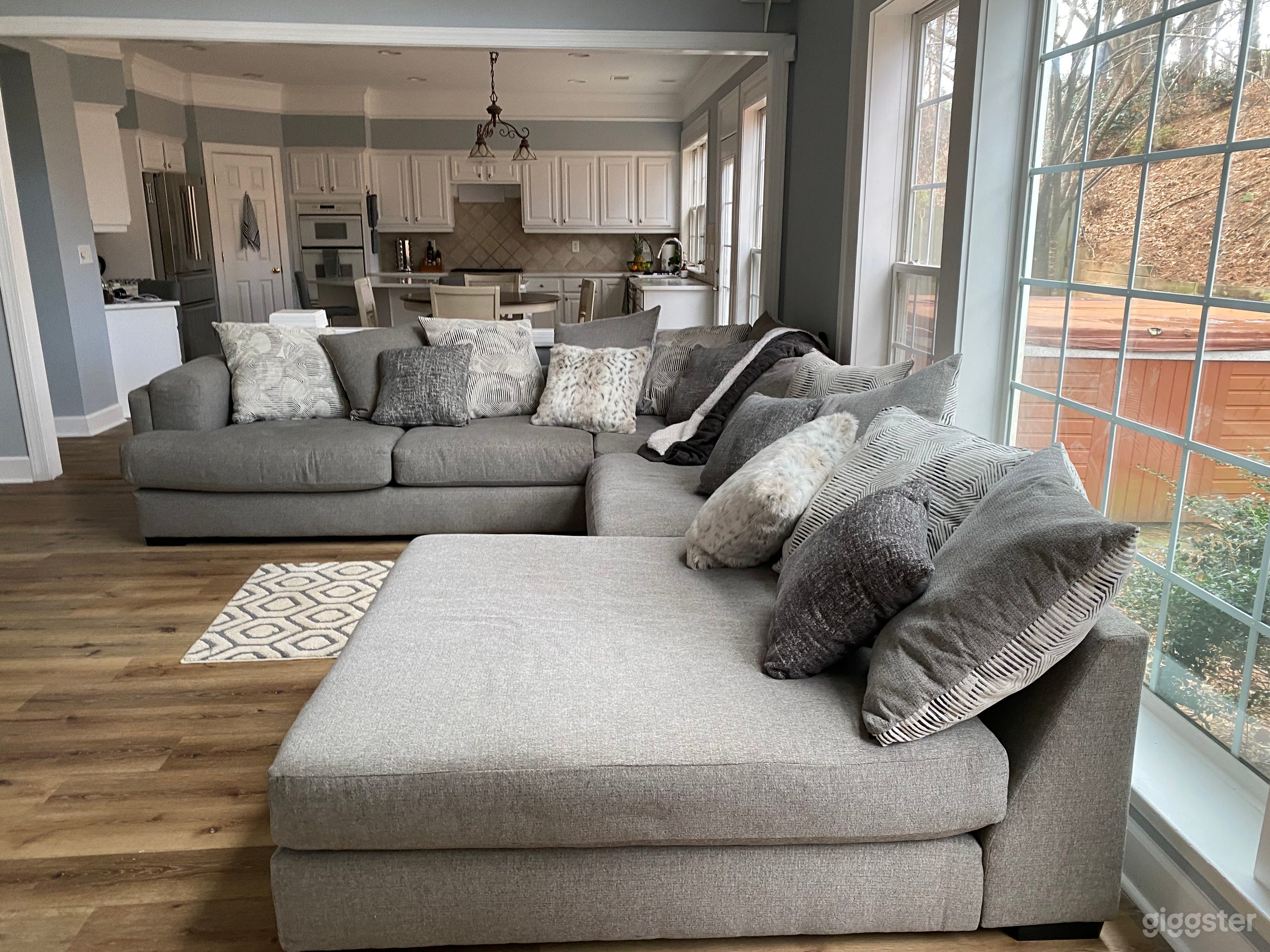 Spacious, Modern, Elegant and Traditional Brick Single Family Home in Atlanta 1 Mile from Truist Park Photo 4