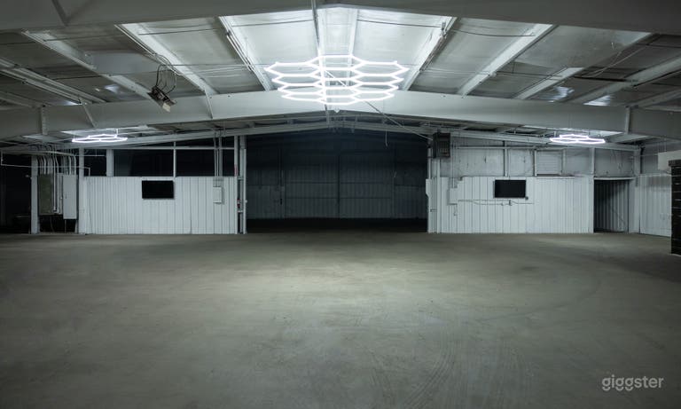  Front Area w/ TV&#x27;s &amp; 20ft high hangar doors  