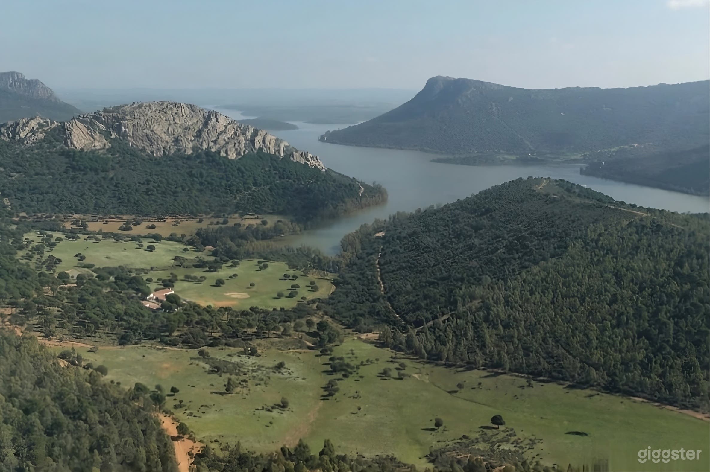 Finca privada de estilo español con vistas al lago, la fauna Foto 3