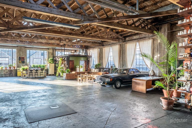  Large Sunny Industrial Loft  