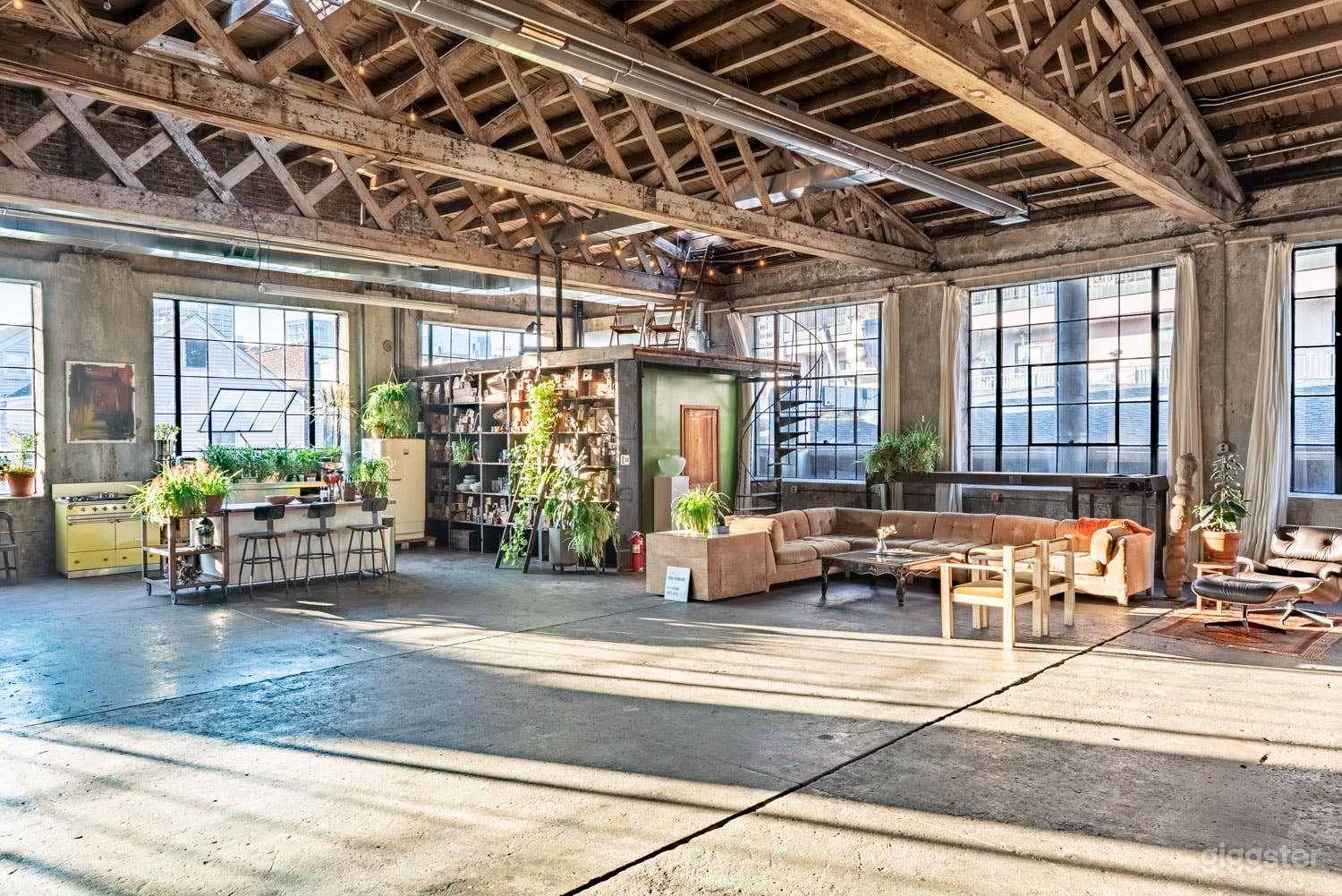 Large Sunny Industrial Loft  Photo 1