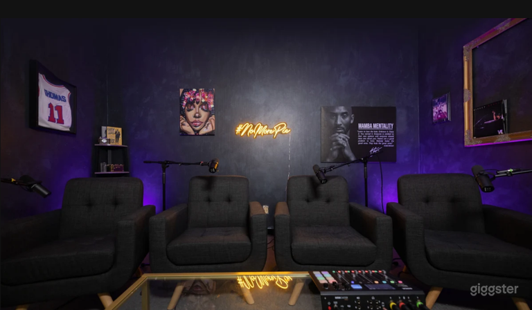  Estudio de podcast Uptown con asientos para 4, Rodecaster Pro 