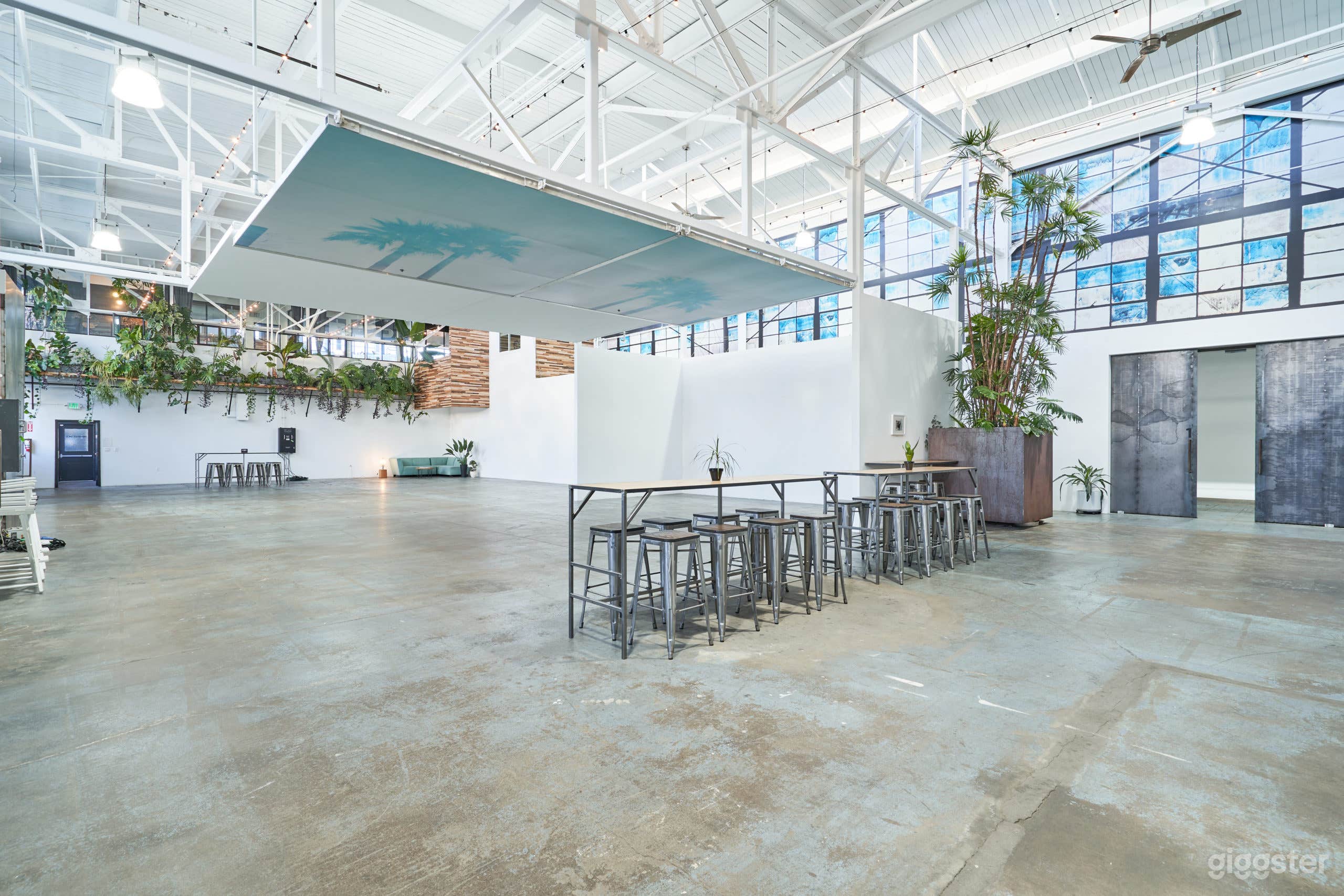 Studio 4 - 2,000-square-foot open photo and video studio  Photo 3